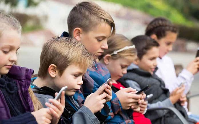 children on mobile devices