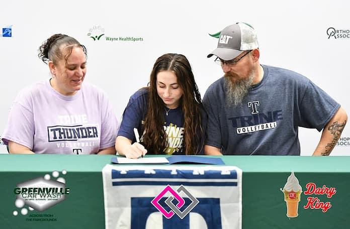 Shyanne Gibboney signing (5)