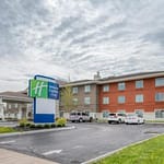 Holiday Inn Express offers bridal suite