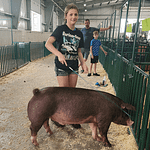 Jaelyn Hecht and her Pig named Banks