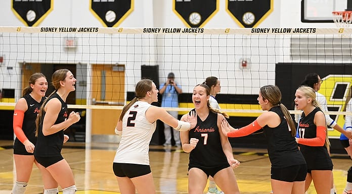 Tigers outlast Jets in four-set playoff battle