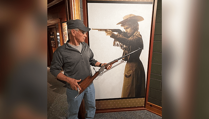 hold annies gun png