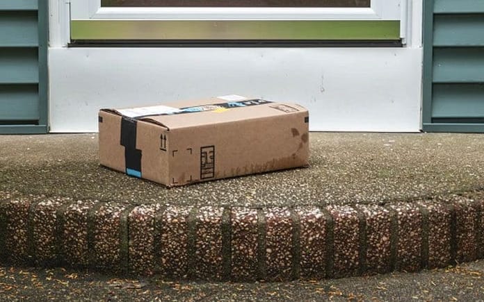 fight-porch-pirates