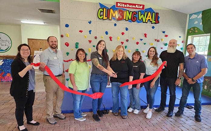 c-limbing-wall
