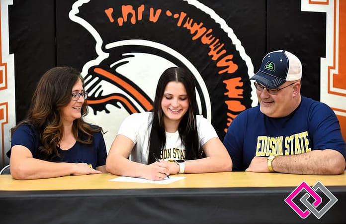 Haley Smith (Arcanum HS) Edison State Volleyball signing (1)