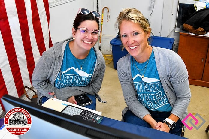 Hillary Holzapfel & Abi Garrison.