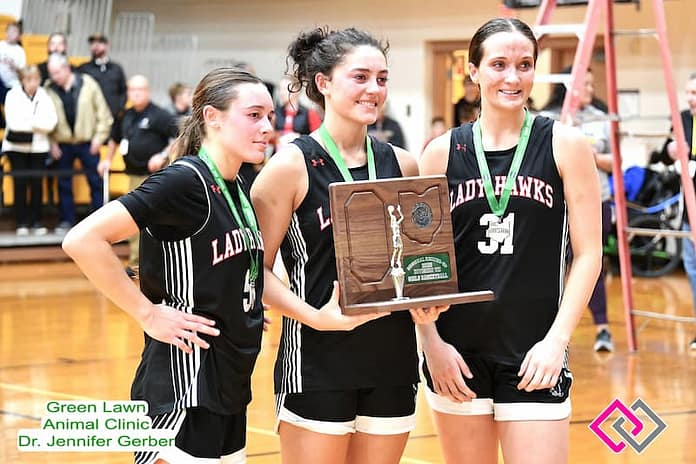 MV GBK Captains Taylee Woodbury, Syenna Purding, Brooklynn Seubert