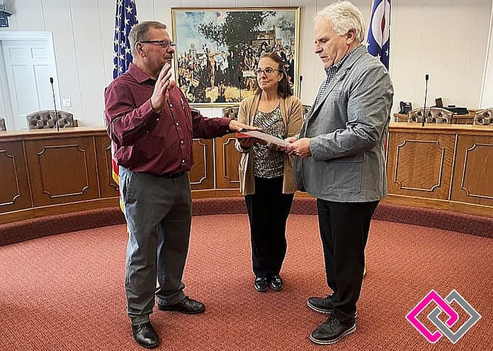 Steve Willman swearing in (3)